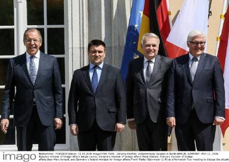 Ukraine-Konflikt: AuÃŸenminister beraten in Berlin BERLIN, GERMANY. MAY 11, 2016. Russia s minister of foreign affairs Sergei Lavrov, Ukraine s minister of foreign affairs Pavel Klimkin, France s minister of foreign affairs Jean-Marc Ayrault, and Germany s federal minister for foreign affairs Frank Walter Steinmeier (L-R) at a Normandy Four meeting to discuss the situation in east Ukraine. Alexander Shcherbak TASS  TS022784