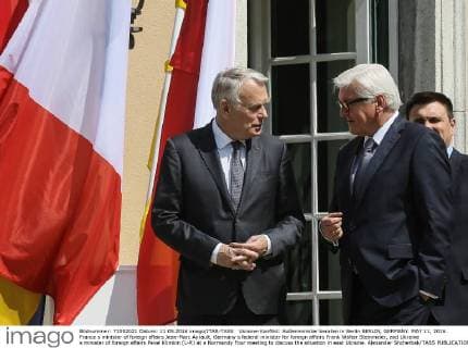 Ukraine-Konflikt: AuÃŸenminister beraten in Berlin BERLIN, GERMANY. MAY 11, 2016. France s minister of foreign affairs Jean-Marc Ayrault, Germany s federal minister for foreign affairs Frank Walter Steinmeier, and Ukraine s minister of foreign affairs Pavel Klimkin (L-R) at a Normandy Four meeting to discuss the situation in east Ukraine. Alexander Shcherbak TASS  TS02278C
