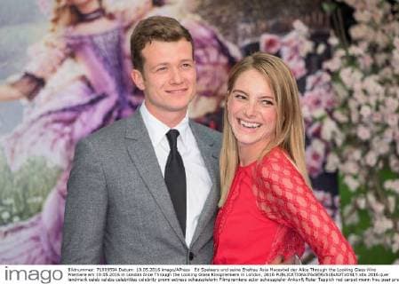 Ed Speleers und seine Ehefrau Asia Maceybei der Alice Through the Looking Glass Kino Premiere am 10.05.2016 in London Alice Through the Looking Glass Kinopremiere in London, 2016 