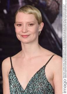 Mia Wasikowska bei der Alice Through the Looking Glass Kino Premiere am 10.05.2016 in London Alice Through the Looking Glass Kinopremiere in London, 2016 