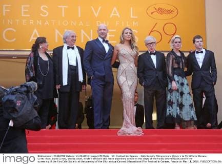 69. Festival de Cannes - Cafe Society Filmpremiere (From L to R) Vittorio Storaro, Corey Stoll, Blake Lively, Woody Allen, Kristen Stewart and Jesse Eisenberg arrive on the steps of the Palais des Festivals before the screening of the film Cafe Society at the opening of the 69th annual Cannes International Film Festival in Cannes, France on May 11, 2016.  CAN20160511803 DAVIDxSILPA
