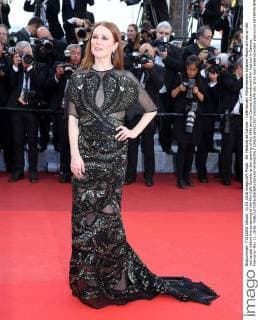 69. Festival de Cannes - Cafe Society Filmpremiere Julianne Moore arrives on the red carpet before the screening of the film Cafe Society at the opening of the 69th annual Cannes International Film Festival in Cannes, France on May 11, 2016.  CAN20160511807 DAVIDxSILPA