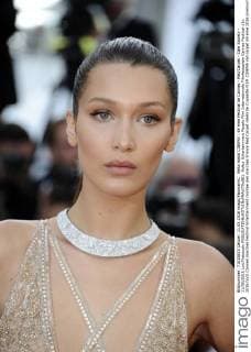Bella Hadid CINEMA : 69 eme Festival de Cannes - Red Carpet - Cafe Society - 11 05 2016 LoicThebaudx 