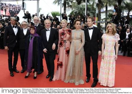 le jury, Mads Mikkelsen, George Miller, Donald Sutherland, Katayoon Shahabi, Arnaud Deplechin, Kirsten Dunst, Valeria Golino, Laszlo Nemes, Vanessa Paradis CINEMA : 69 eme Festival de Cannes - Red Carpet - Cafe Society - 11 05 2016 LoicThebaudx 