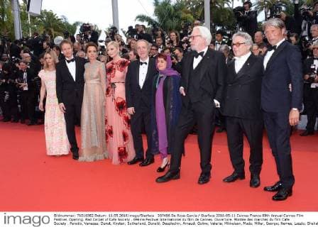 207496 De Rosa-Garcia Starface 2016-05-11 Cannes France 69th Annual Cannes Film Festival. Opening. Red Carpet of Cafe Society . 69ème Festival International du film de Cannes. Ouverture. Montée des marches du film Cafe Society . Paradis, Vanessa; Dunst, Kirsten; Sutherland, Donald; Desplechin, Arnaud; Golino, Valeria; Mikkelsen, Mads; Miller, George; Nemes, Laszlo; Shahabi, Katayoon  Copyright: xDexRosa-Garciax xStarfacex STAR_207496_317