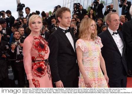 207496 De Rosa-Garcia Starface 2016-05-11 Cannes France 69th Annual Cannes Film Festival. Opening. Red Carpet of Cafe Society . 69ème Festival International du film de Cannes. Ouverture. Montée des marches du film Cafe Society . Paradis, Vanessa; Dunst, Kirsten; Desplechin, Arnaud; Nemes, Laszlo  Copyright: xDexRosa-Garciax xStarfacex STAR_207496_320