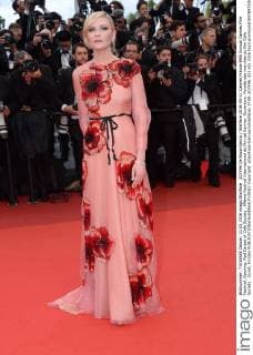 207496 De Rosa-Garcia Starface 2016-05-11 Cannes France 69th Annual Cannes Film Festival. Opening. Red Carpet of Cafe Society . 69ème Festival International du film de Cannes. Ouverture. Montée des marches du film Cafe Society . Dunst, Kirsten  Copyright: xDexRosa-Garciax xStarfacex STAR_207496_323