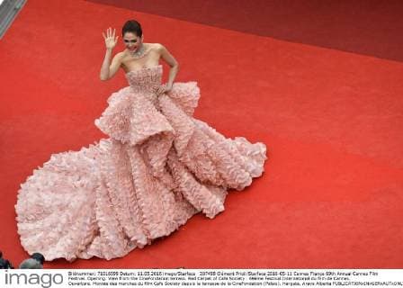 207498 Clément Prioli Starface 2016-05-11 Cannes France 69th Annual Cannes Film Festival. Opening. View from the CineFondation terrass. Red Carpet of Cafe Society . 69ème Festival International du film de Cannes. Ouverture. Montée des marches du film Cafe Society depuis la terrasse de la CineFondation (Palais). Hargate, Araya Alberta  Copyright: xClémentxPriolix STAR_207498_003