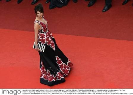 207498 Clément Prioli Starface 2016-05-11 Cannes France 69th Annual Cannes Film Festival. Opening. View from the CineFondation terrass. Red Carpet of Cafe Society . 69ème Festival International du film de Cannes. Ouverture. Montée des marches du film Cafe Society depuis la terrasse de la CineFondation (Palais). Bel, Frédérique  Copyright: xClémentxPriolix STAR_207498_007