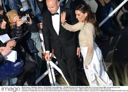 207498 Clément Prioli Starface 2016-05-11 Cannes France 69th Annual Cannes Film Festival. Opening. View from the CineFondation terrass. Red Carpet of Cafe Society . 69ème Festival International du film de Cannes. Ouverture. Montée des marches du film Cafe Society depuis la terrasse de la CineFondation (Palais). Longoria, Eva  Copyright: xClémentxPriolix STAR_207498_018