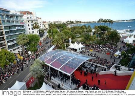 69. Festival de Cannes - Roter Teppich von oben 207545 Clément Prioli Starface 2016-05-12 Cannes France 69ème Festival International du Film. Montée des marches du film Money Monster . 69th Annual Cannes Film Festival. Red Carpet of the movie Money Monster. _sans_perso  Copyright: xClémentxPriolix STAR_207545_001