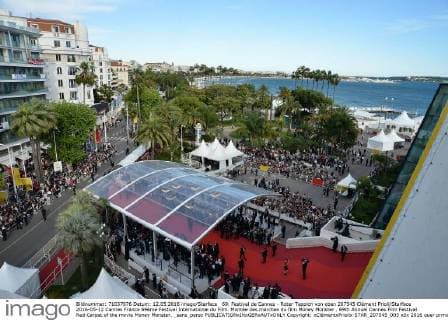 69. Festival de Cannes - Roter Teppich von oben 207545 Clément Prioli Starface 2016-05-12 Cannes France 69ème Festival International du Film. Montée des marches du film Money Monster . 69th Annual Cannes Film Festival. Red Carpet of the movie Money Monster. _sans_perso  Copyright: xClémentxPriolix STAR_207545_003
