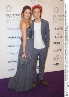 DUFTSTARS -Deutscher Parfumpreis 2016 Jascha Rust mit Freundin Helene Ankunft zur Verleihung der Duftstars- Deutscher Parfumpreis 2016 im Kraftwerk Mitte in Berlin, 12.05.2016