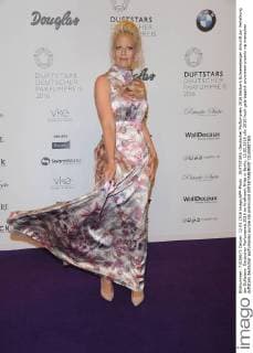 DUFTSTARS -Deutscher Parfumpreis 2016 Barbara Schoeneberger Ankunft zur Verleihung der Duftstars- Deutscher Parfumpreis 2016 im Kraftwerk Mitte in Berlin, 12.05.2016