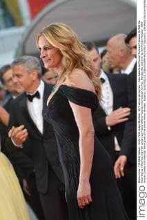 69. Festival de Cannes - Julia Roberts bei Money Monster Premiere 207546 De Rosa-Garcia Starface 2016-05-12 Cannes France 69ème Festival International du Film. Montée des marches du film Money Monster . 69th Annual Cannes Film Festival. Red Carpet of the movie Money Monster. Roberts, Julia  Copyright: xDexRosa-Garciax xStarfacex STAR_207546_012