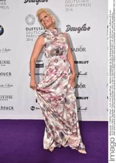 Barbara Schöneberger bei der Verleihung Deutscher Parfumpreis - Duftstars 2016 am 12.05.2016 in Berlin Deutscher Parfumpreis Duftstars 2016 in Berlin 