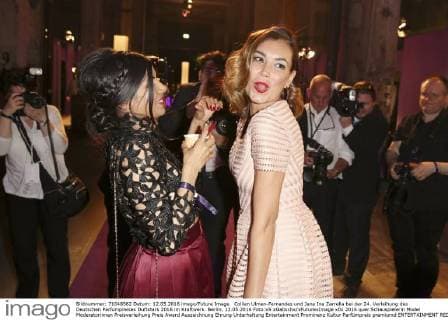 Collien Ulmen-Fernandes und Jana Ina Zarrella bei der 24. Verleihung des Deutschen Parfumpreises Duftstars 2016 im Kraftwerk. Berlin, 12.05.2016 Foto:xS.xGabschx xFuturexImage