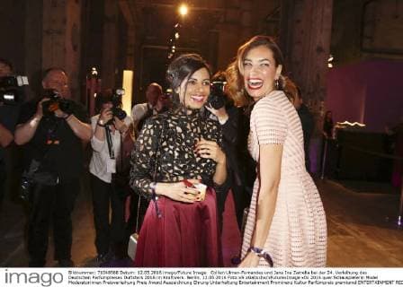 Collien Ulmen-Fernandes und Jana Ina Zarrella bei der 24. Verleihung des Deutschen Parfumpreises Duftstars 2016 im Kraftwerk. Berlin, 12.05.2016 Foto:xS.xGabschx xFuturexImage