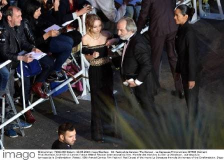 69. Festival de Cannes: The Dancer - La Danseuse Filmpremiere 207599 Clément Prioli Starface 2016-05-13 Cannes France 69ème Festival International du Film. Montée des marches du film La Danseuse , vue depuis la terrasse de la Cinéfondation (Palais). 69th Annual Cannes Film Festival. Red Carpet of the movie La Danseuse from de the terrass of the Cinefondation. Depp-Paradis, Lily Rose  Copyright: xClémentxPriolix STAR_207599_001