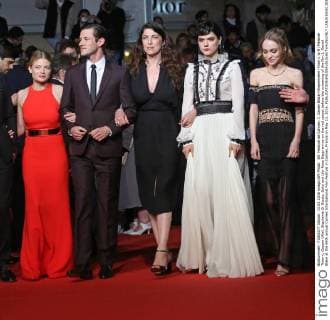 69. Festival de Cannes: I, Daniel Blake Filmpremiere (From L to R) Melanie Thierry, Gaspar Ulliel, Stephanie Di Giusto, Soko and Lily-Rose Depp arrive on the red carpet before the screening of the film I, Daniel Blake at the 69th annual Cannes International Film Festival in Cannes, France on May 13, 2016.  CAN20160513837 DAVIDxSILPA