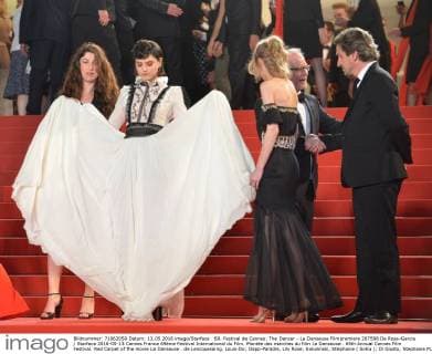69. Festival de Cannes: The Dancer - La Danseuse Filmpremiere 207598 De Rosa-Garcia Starface 2016-05-13 Cannes France 69ème Festival International du Film. Montée des marches du film La Danseuse . 69th Annual Cannes Film Festival. Red Carpet of the movie La Danseuse . de Lencquesaing, Louis-Do; Depp-Paradis, Lily Rose; Sokolinski, Stéphanie ( SoKo ); Di Giusto, Stephanie  Copyright: xDexRosa-Garciax xStarfacex STAR_207598_008