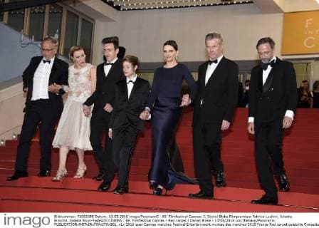 69. Filmfestival Cannes: I, Daniel Blake Filmpremiere Fabrice Luchini, Juliette Binoche, Valeria Bruni-Tedeschi CINEMA : 69. Filmfestival Cannes - Red carpet I Daniel Blake - 13 05 2016 LoicThebaud Panoramic 