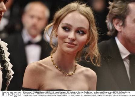 69. Festival de Cannes: The Dancer - La Danseuse Filmpremiere 207598 De Rosa-Garcia Starface 2016-05-13 Cannes France 69ème Festival International du Film. Montée des marches du film La Danseuse . 69th Annual Cannes Film Festival. Red Carpet of the movie La Danseuse . Depp-Paradis, Lily Rose; Sokolinski, Stéphanie ( SoKo )  Copyright: xDexRosa-Garciax xStarfacex STAR_207598_041