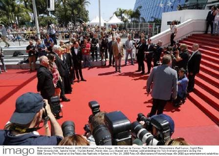 69. Festival de Cannes: Toni Erdmann Filmpremiere Vlad Ivanov, Ingrid Bisu, Peter Simonischek, Sandra Hüller, Trystan Putter, Maren Ade, Lucy Russell and Thomas Loibl attending the Toni Erdmann premiere during the 69th Cannes Film Festival at the Palais des Festivals in Cannes on May 14, 2016 Foto:xD.xBedrosianx xFuturexImage
