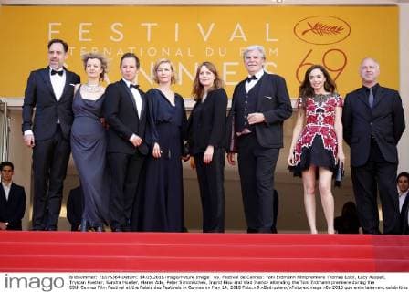 69. Festival de Cannes: Toni Erdmann Filmpremiere Thomas Loibl, Lucy Russell, Trystan Puetter, Sandra Hueller, Maren Ade, Peter Simonischek, Ingrid Bisu and Vlad Ivanov attending the Toni Erdmann premiere during the 69th Cannes Film Festival at the Palais des Festivals in Cannes on May 14, 2016 Foto:xD.xBedrosianx xFuturexImage