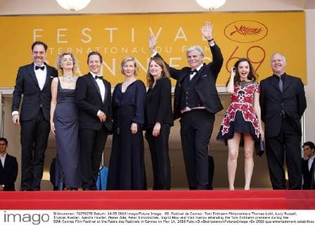 69. Festival de Cannes: Toni Erdmann Filmpremiere Thomas Loibl, Lucy Russell, Trystan Puetter, Sandra Hueller, Maren Ade, Peter Simonischek, Ingrid Bisu and Vlad Ivanov attending the Toni Erdmann premiere during the 69th Cannes Film Festival at the Palais des Festivals in Cannes on May 14, 2016 Foto:xD.xBedrosianx xFuturexImage