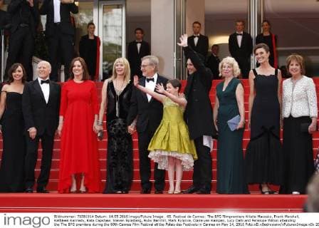 69. Festival de Cannes: The BFG Filmpremiere Kristie Macosko, Frank Marshall, Kathleen Kennedy, Kate Capshaw, Steven Spielberg, Ruby Barnhill, Mark Rylance, Claire van Kampen, Lucy Dahl and Penelope Wilton attending the The BFG premiere during the 69th Cannes Film Festival at the Palais des Festivals in Cannes on May 14, 2016 Foto:xD.xBedrosianx xFuturexImage