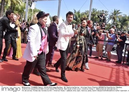 69. Festival de Cannes - American Honey Premiere 207665 De Rosa-Garcia Starface 2016-05-15 Cannes France 69th Annual Cannes Film Festival. Red Carpet of the movie « American Honey » . 69ème Festival International du film de Cannes. Montee des marches du film « American Honey » LaBeouf, Shia; Ezell, Veronica; Lane, Sasha  Copyright: xDexRosa-Garciax xStarfacex STAR_207665_030