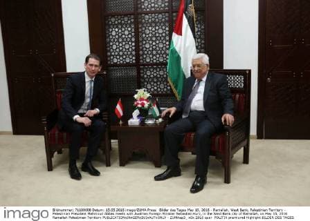 Bilder des Tages May 15, 2016 - Ramallah, West Bank, Palestinian Territory - Palestinian President Mahmoud Abbas meets with Austrian Foreign Minister Sebastian Kurz, in the West Bank city of Ramallah, on May 15, 2016 Ramallah Palestinian Territory - ZUMAap3_