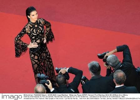 Bilder des Tages 207671 Clement Prioli Starface 2016-05-15 Etats-Unis 69ème Festival International du Film de Cannes. Montee des marches du film Le Mal de Pierres , vue depuis la terrasse de la Cinefondation. 69th Annual Cannes Film Festival. Red Carpet of the movie « Le Mal de Pierres , view from de CineFondation Terrass. Jenner, Kendall  Copyright: xClementxPriolix STAR_207671_034