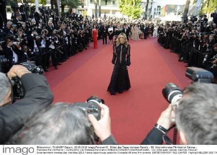 Bilder des Tages Vanessa Paradis - 69. Internationales Filmfestival Cannes - Premiere Mal De Pierre - 15 05 2016 LoicThebaud Panoramic 