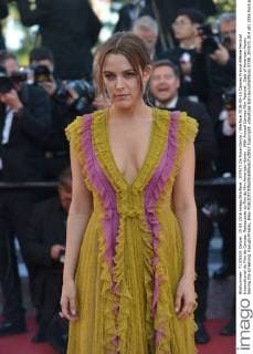 207673 De Rosa-Garcia Starface 2016-05-15 Cannes France 69ème Festival International du Film de Cannes. Redescente du film du film American Honey . 69th Annual Cannes Film Festival.. Cast of American Honey leaving the screening. Keough-Presley, Riley  Copyright: xDexRosa-Garciax xStarfacex STAR_207673_014