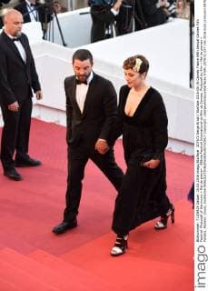 207672 Serge Arnal Starface 2016-05-15 Cannes France 69th Annual Cannes Film Festival. Photocall of the movie « Mal de pierre» . 69ème Festival International du film de Cannes. Photocall du film « Mal de pierres » Paradis, Alysson; Gouix, Guillaume  Copyright: xSergexArnalx xStarfacex STAR_207672_037