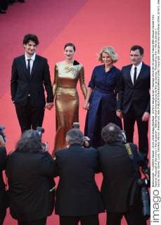 207672 Serge Arnal Starface 2016-05-15 Cannes France 69th Annual Cannes Film Festival. Photocall of the movie « Mal de pierre» . 69ème Festival International du film de Cannes. Photocall du film « Mal de pierres » Garcia, Nicole; Garrel, Louis; Cotillard, Marion; Brendemühl, Alex  Copyright: xSergexArnalx xStarfacex STAR_207672_056