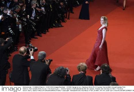 207680 Serge Arnal Starface 2016-05-15 Cannes France 69th Annual Cannes Film Festival. Red Carpet of the movie « The Nice Guys » . 69ème Festival International du film de Cannes. Montée des marches du film « The Nice Guys» Davis, Geena  Copyright: xSergexArnalx xStarfacex STAR_207680_004