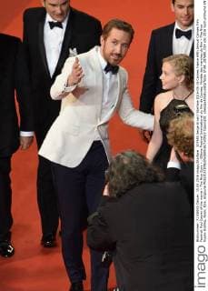 207680 Serge Arnal Starface 2016-05-15 Cannes France 69th Annual Cannes Film Festival. Red Carpet of the movie « The Nice Guys » . 69ème Festival International du film de Cannes. Montée des marches du film « The Nice Guys» Gosling, Ryan; Rice, Angourie  Copyright: xSergexArnalx xStarfacex STAR_207680_014