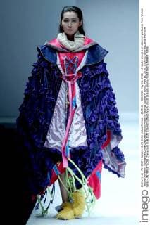(160516) -- BEIJING, May 16, 2016 -- A model shows a creation of graduates from Wuhan Textile University during the China Graduate Fashion Week in Beijing, capital of China, May 16, 2016. ) (zkr) CHINA-BEIJING-FASHION WEEK-UNIVERSITY(CN) ChenxJianli 