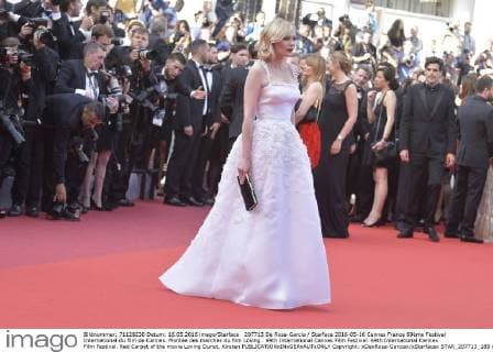 207713 De Rosa-Garcia Starface 2016-05-16 Cannes France 69ème Festival International du film de Cannes. Montée des marches du film Loving . 69th International Cannes Film Festival. 69th International Cannes Film Festival. Red Carpet of the movie Loving Dunst, Kirsten  Copyright: xDexRosa-Garciax xStarfacex STAR_207713_185
