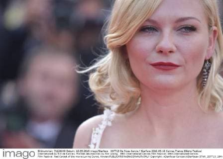 207713 De Rosa-Garcia Starface 2016-05-16 Cannes France 69ème Festival International du film de Cannes. Montée des marches du film Loving . 69th International Cannes Film Festival. 69th International Cannes Film Festival. Red Carpet of the movie Loving Dunst, Kirsten  Copyright: xDexRosa-Garciax xStarfacex STAR_207713_194