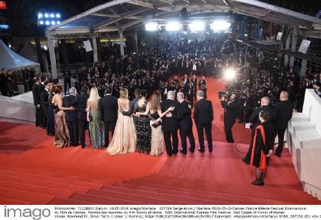 207719 Serge Arnal Starface 2016-05-16 Cannes France 69ème Festival International du Film de Cannes. Montée des marches du film Hands of stone . 69th International Cannes Film Festival. Red Carpet of Hands of stones movie. Raymond IV, Usher Terry ( Usher ); Ramirez, Edgar  Copyright: xSergexArnalx xStarfacex STAR_207719_001
