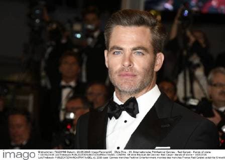 Chris Pine - 69. Internationales Filmfestival Cannes - Red Carpet - Hands of stone - 16 05 2016 LoicThebaudx 