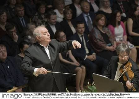 Daniel Barenboim conducts the orchestra of the Berlin State Opera (Staatskapelle Berlin) during the 71st Prague Spring international music festival in Prague, Czech Republic, May 15, 2016. (CTKxPhoto MichalxKamaryt) CTKPhotoF201605162058501  kmt archiv