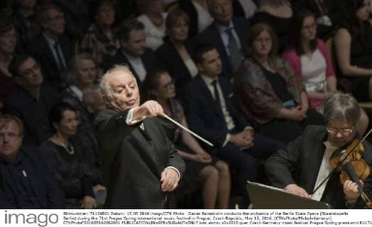 Daniel Barenboim conducts the orchestra of the Berlin State Opera (Staatskapelle Berlin) during the 71st Prague Spring international music festival in Prague, Czech Republic, May 15, 2016. (CTKxPhoto MichalxKamaryt) CTKPhotoF201605162062001  kmt archiv