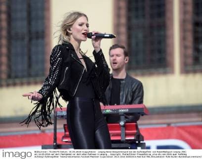 Leipzig Band Glasperlenspiel bei der Aufstiegsfeier von RasenBallsport Leipzig (RB) am 16.05.2016 auf dem Marktplatz vor dem alten Rathaus in Leipzig. , Copyright: Modla Eibner-Pressefoto ep_cma