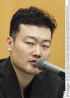 Author Kiwamu Kenin, winner of the 62nd Edogawa Rampo Award speaks during a press conference on May 17, 2016, Tokyo, Japan. The Japanese literary award Edogawa Rampo Award is presented every year by the Mystery Writers of Japan since 1955. It is an award for unpublished mystery novels sponsored by Kodansha and Fuji Television. Apart from 10 million yen prize given to the winner, the work of the winner will be published by Kodansha. The presentation ceremony will be held on September 9 at the Tokyo Imperial Hotel in Chiyoda-ku, Tokyo.  (gxta_edogawarampoprize009)