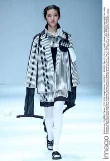 (160517) -- BEIJING, May 17, 2016 -- A model shows a creation of graduates from Hubei Institute of Fine Arts during the China Graduate Fashion Week in Beijing, capital of China, May 17, 2016. ) (wjq) CHINA-BEIJING-COLLEGE STUDENTS FASHION WEEK (CN) ChenxJianli 